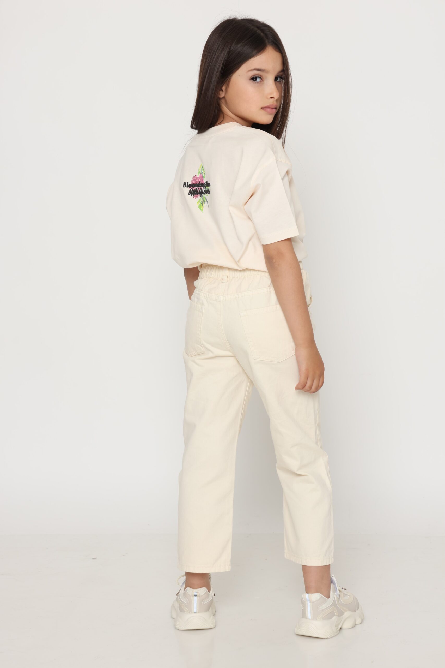 אחורה חולצה ואחורה מכנסיים