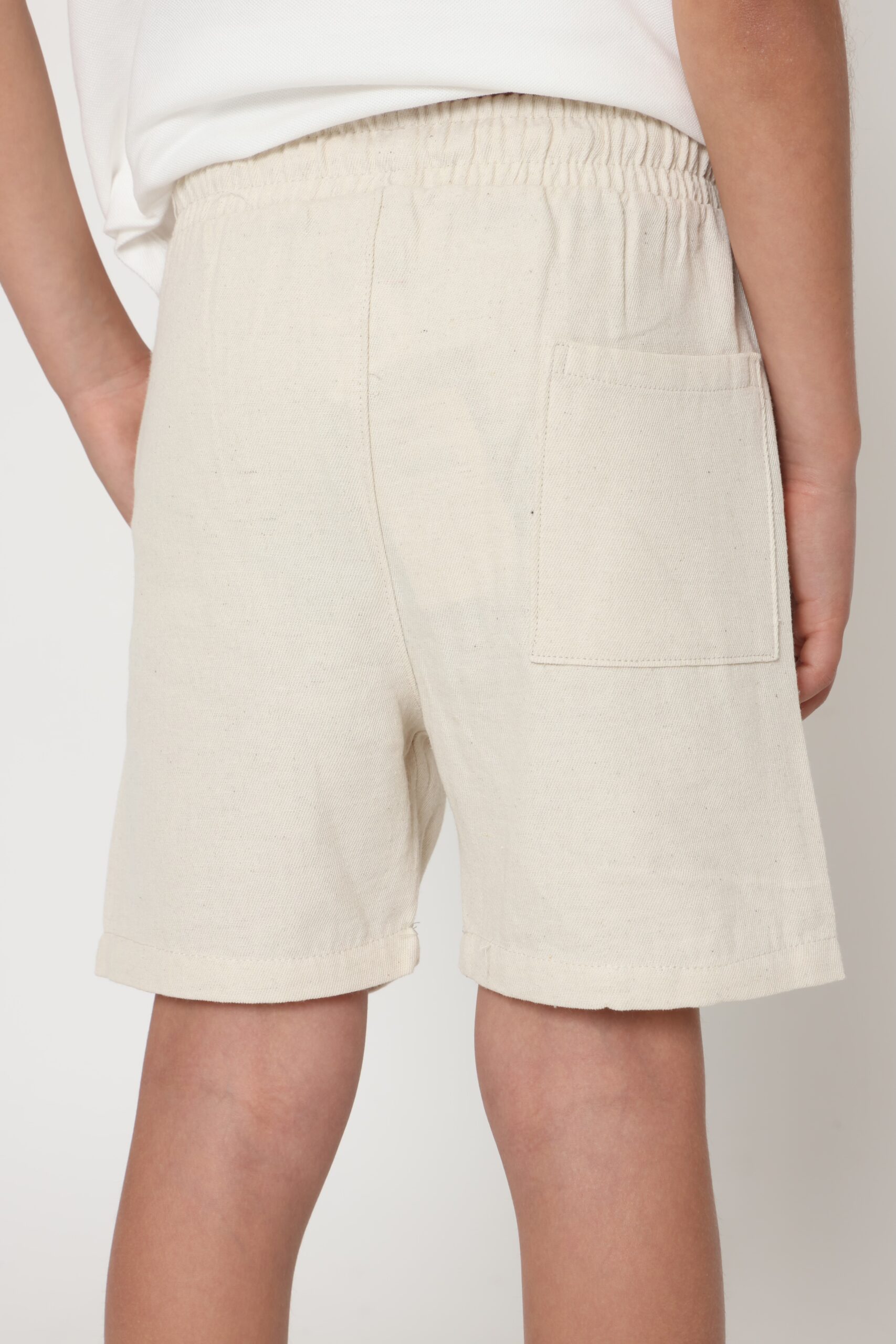 מכנסים משני אחורה