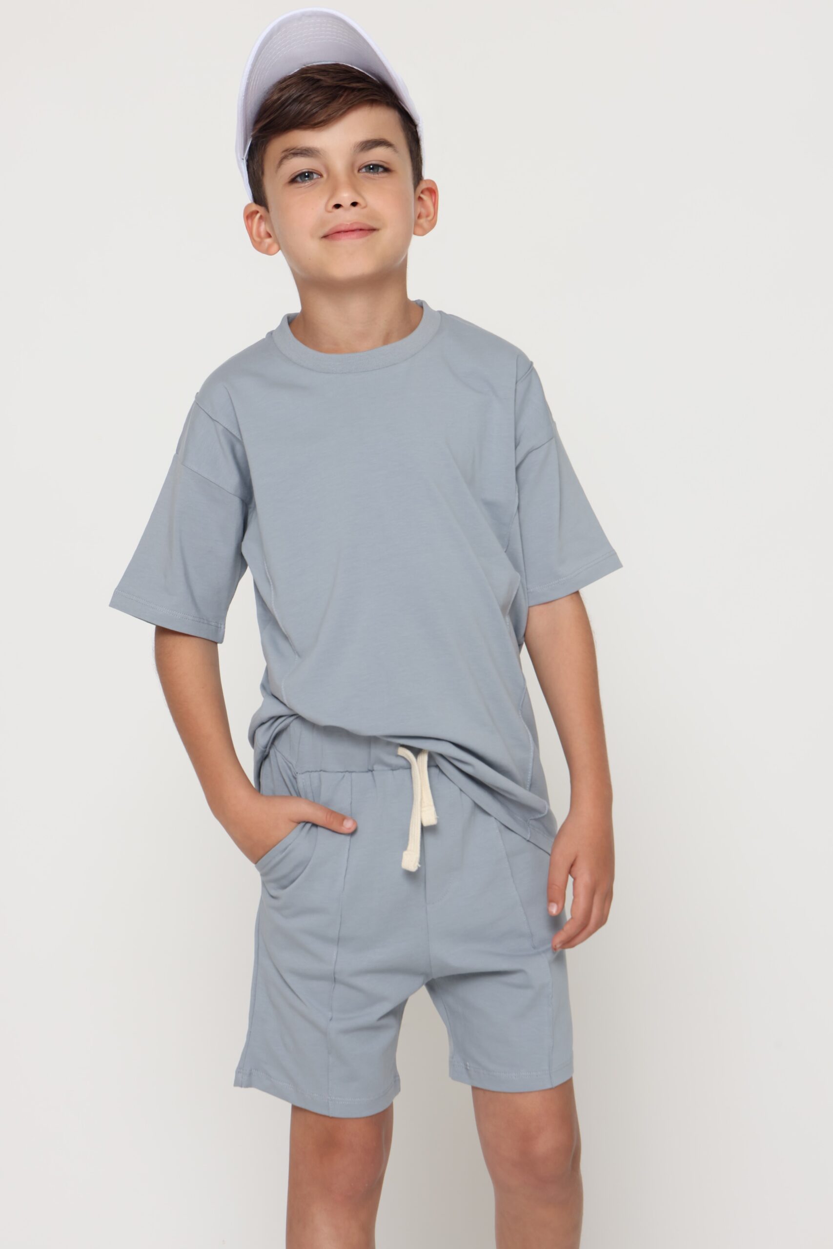 ראשית לחליפה